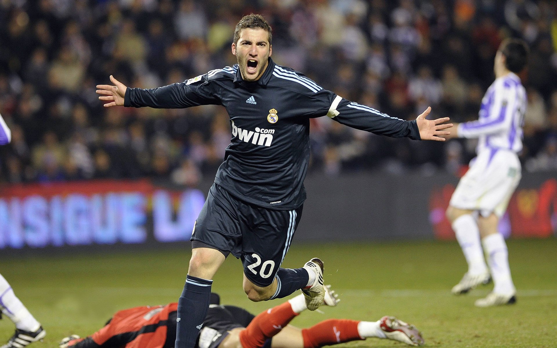 海港亚冠客场前景不妙,皇马拜仁欧冠全身而退。,海港亚冠名单