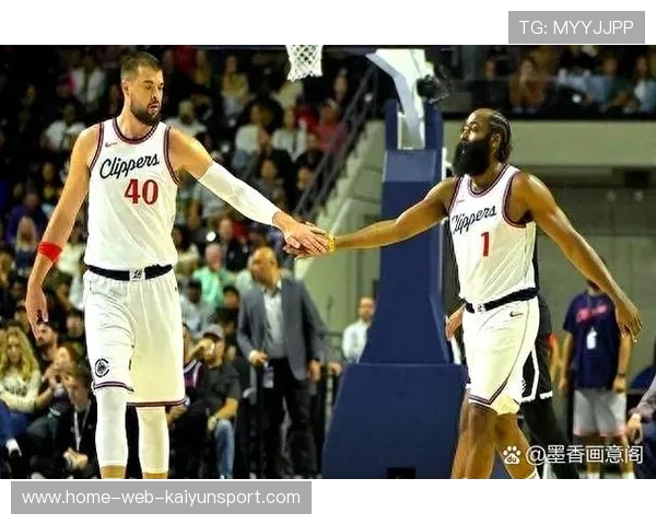 布克单核带队击退快船，哈登下半场迷失，布鲁克林哈登