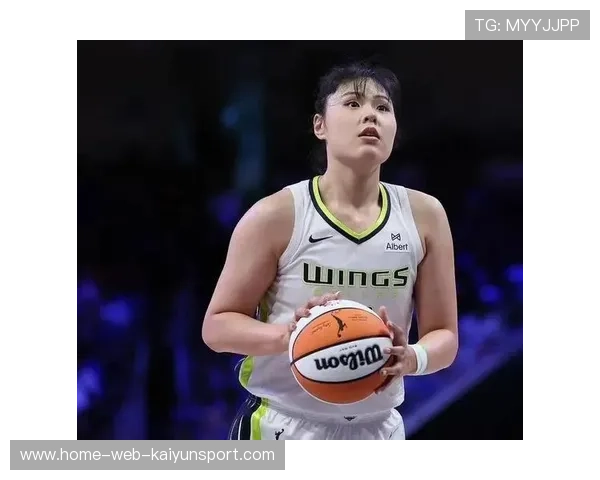 李月汝在线营业：“护具+裙子”我觉得行！