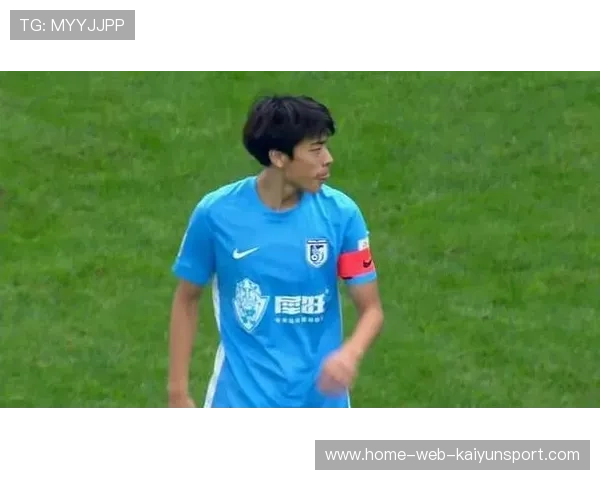 斯坦丘亮相大连梭鱼湾,定位球助攻队友破门