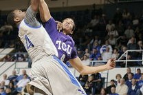 开云体育在线赛事直播-勇士队以攻防两端主导比赛，勇士队内对抗赛