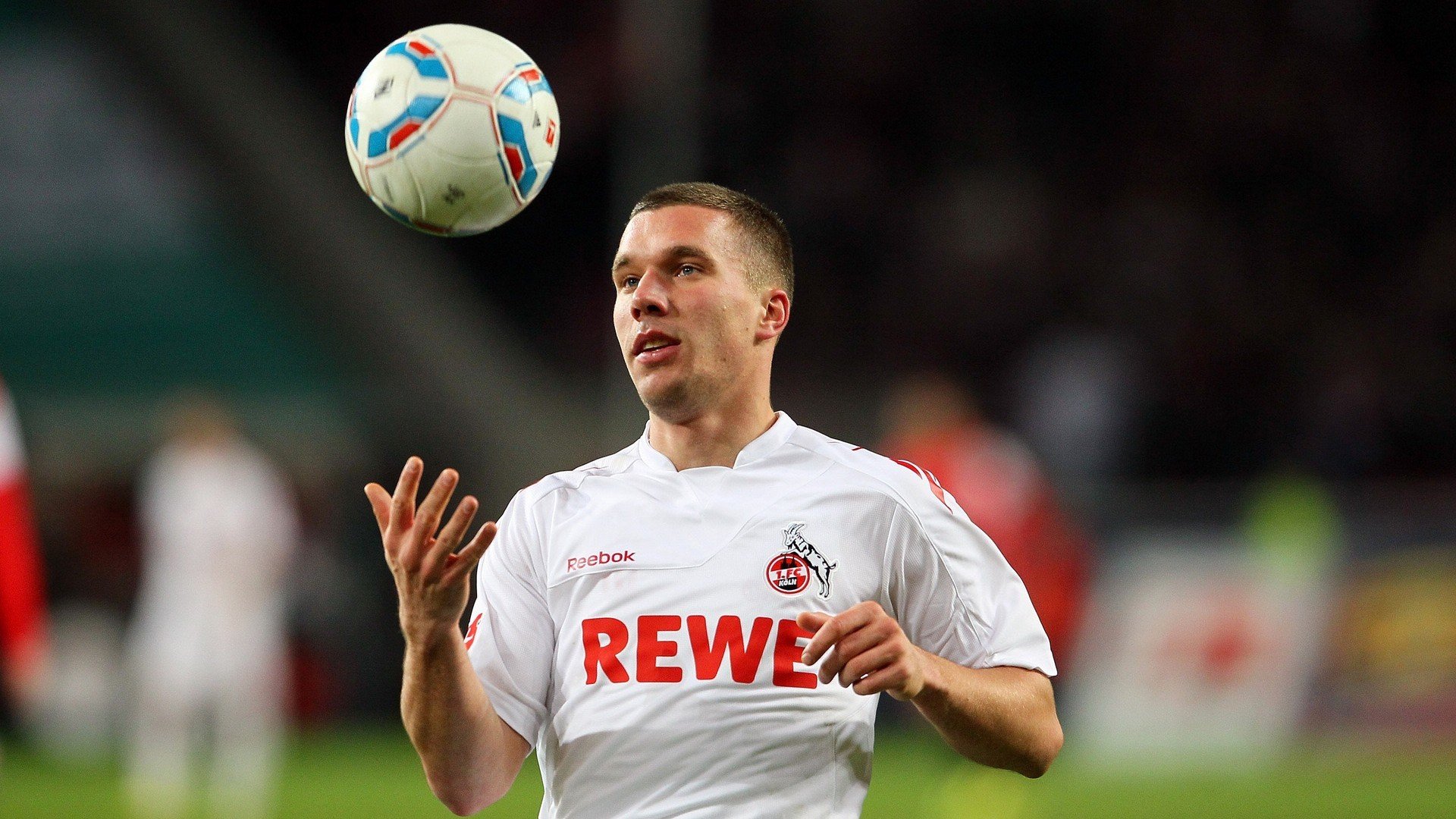 勒沃库森继续保持不败纪录，主帅满意球队发挥，勒沃库森的球星